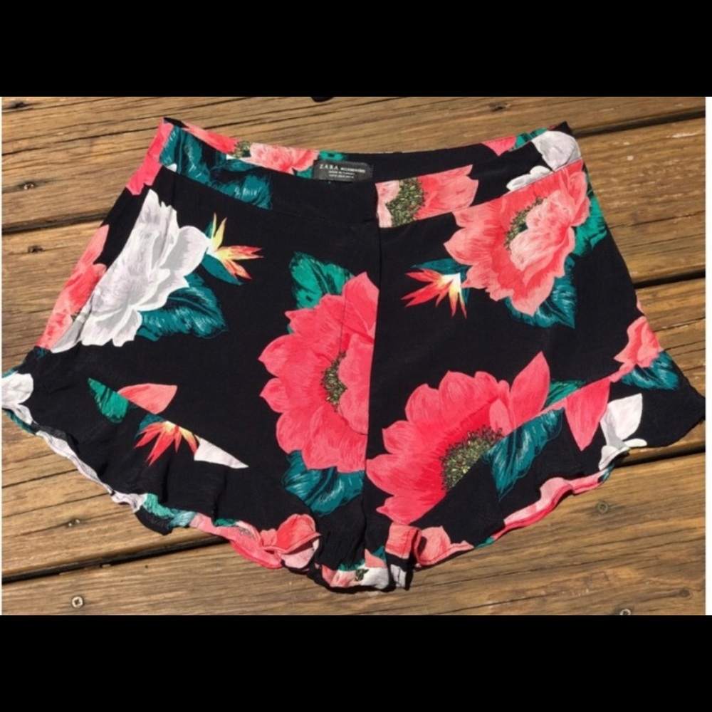 Zara floral ruffle shorts Size M